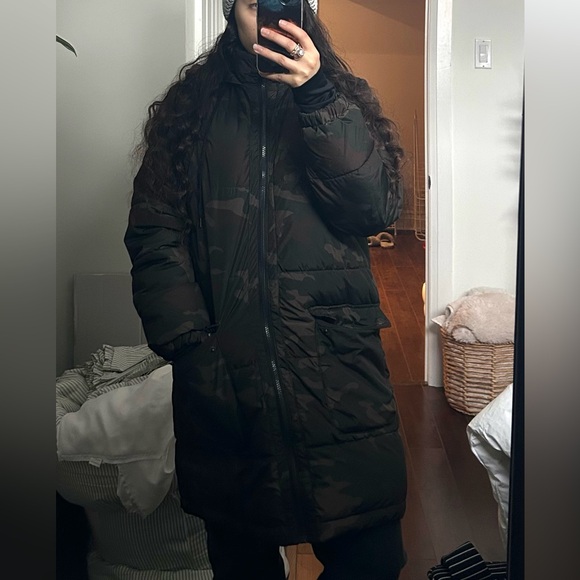 American Eagle Outfitters Camouflage Puffer Jacket - Picture 6 of 7